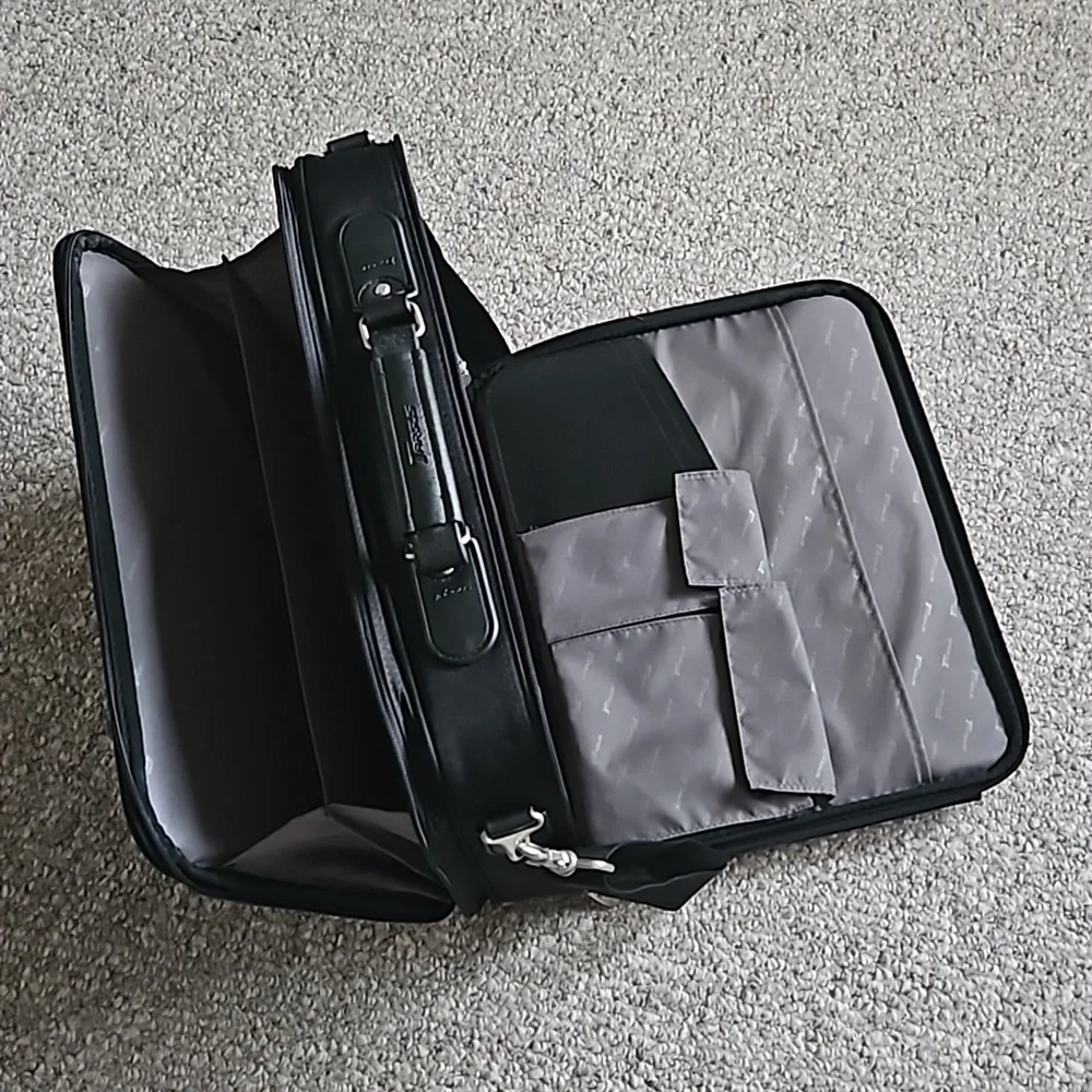 Targus Brief Case Lap Top Bag.